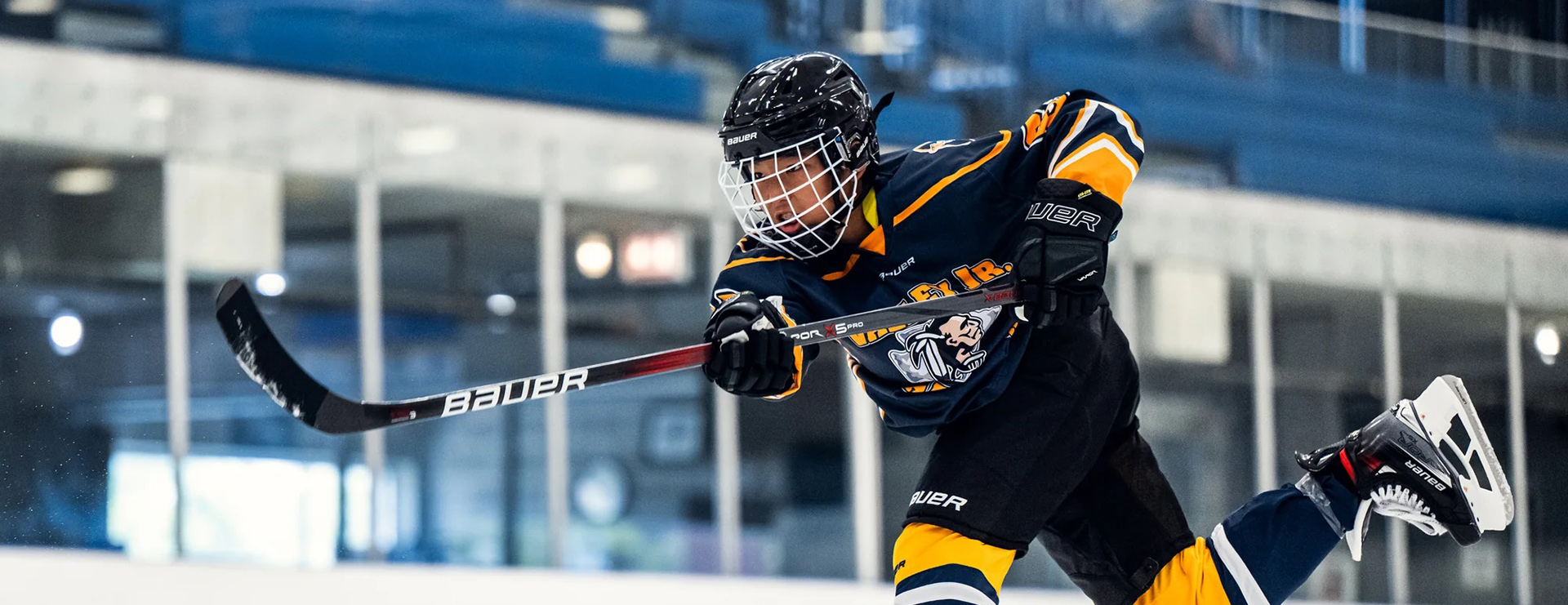 Bauer 1 Bauer -Bauer homepage hero banner sticks vapor youth playoffs 2 1